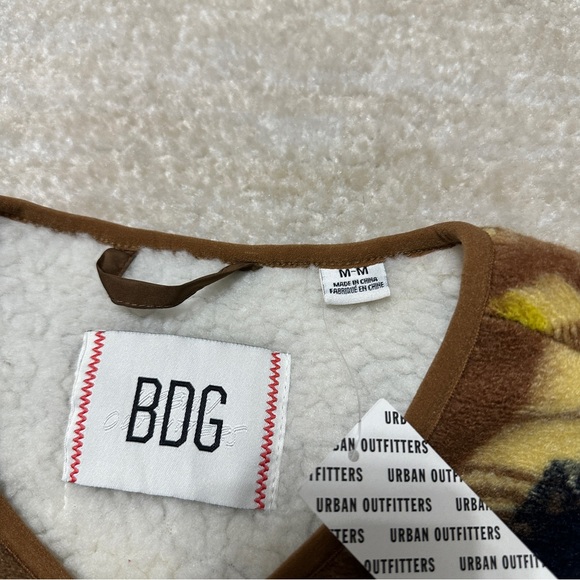 BDG Urban Outfitters Men's Medium Navajo Sweater Vest Aztec Print Yellow NWT - Picture 3 of 7